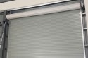 So sánh cửa cuốn thép tấm liền (công nghệ Úc) và nan nhôm khe thoáng (công nghệ Đức)